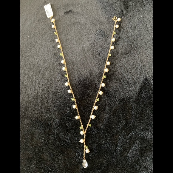 Jewelry - 10 kt gold necklace with pearls and peridot.